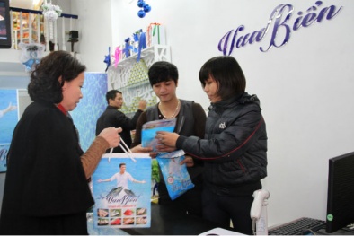 Đàm Vĩnh Hưng khai trương showroom Vua Biển thứ 2 tại Hà Nội.